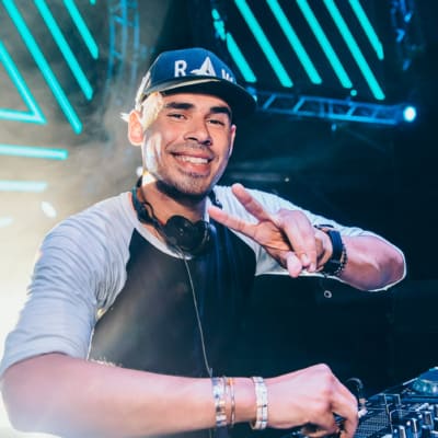 Afrojack lanza "Off the Wall" junto a EMAD
